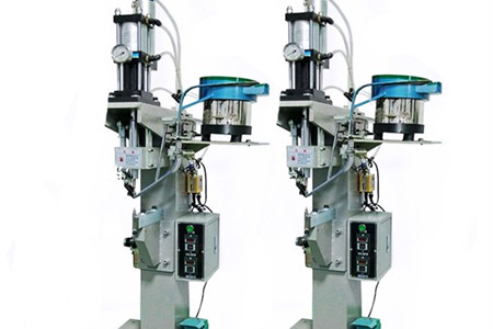 為什么建議大家選用碩峰牌自動鉚釘機(jī)？