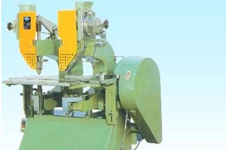 鉚釘機(jī)大概有多少個(gè)模具？