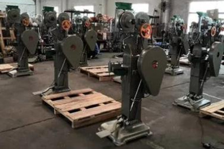 如何選擇合適的鉚釘機(jī)鉚頭？