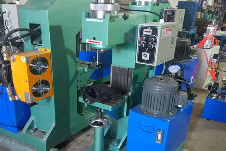 不會挑選鉚釘機？碩峰來支招！