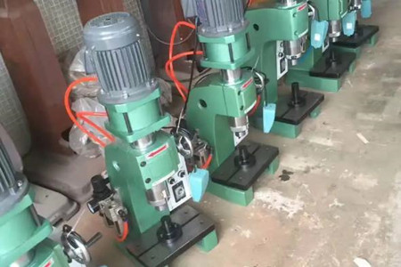 臺式油壓鉚釘機的組成、應(yīng)用及特點