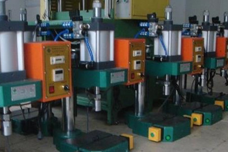 氣動鉚釘機平時維護保養(yǎng)的七大事項！