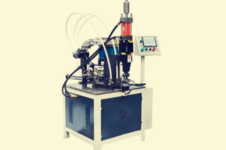 規(guī)范操作數(shù)控鉚釘機，保障生產(chǎn)安全與效率！