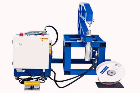 數(shù)控鉚釘機，一次可完成多個工位的鉚接任務！