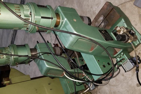 數(shù)控鉚釘機，一次可完成多個工位的鉚接任務！