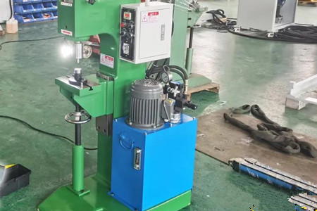 鉚釘機(jī)內(nèi)部結(jié)構(gòu)和安裝方法，碩峰分享！