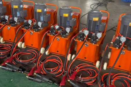 不會(huì)挑選鉚釘機(jī)？碩峰來支招！