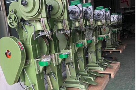 如何提高氣動(dòng)鉚釘機(jī)的鉚接強(qiáng)度？