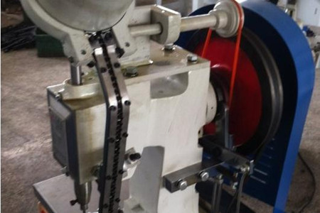 為什么液壓鉚釘機的價格相差很大？